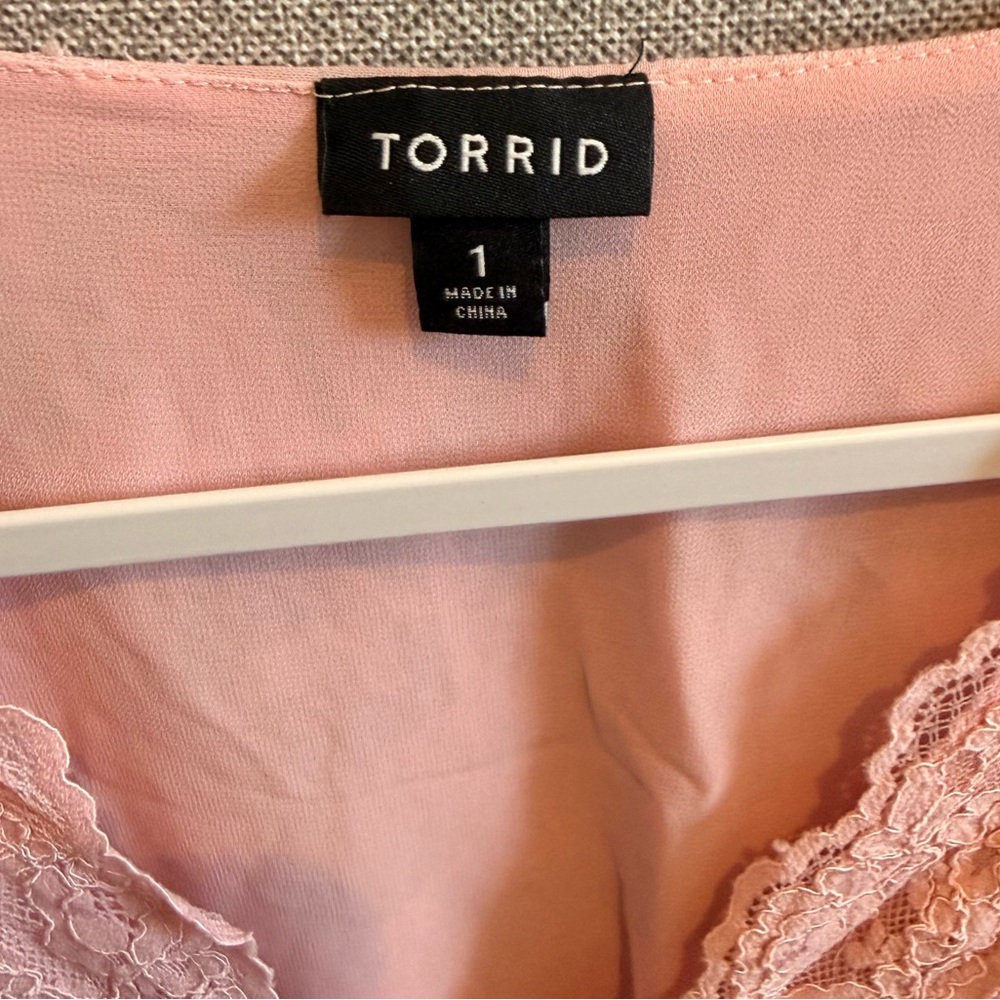 Torrid blouse size 1 - Picture 3 of 6